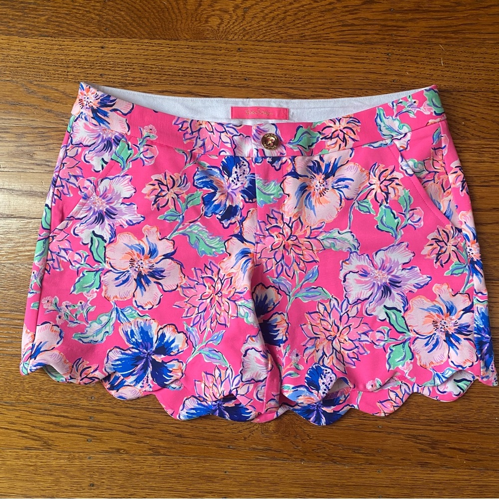 Lilly Pulitzer Scalloped Shorts- Size 6